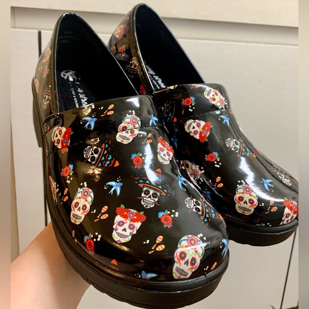 Easy Street Easy Works Laurie Day Of The Death Work Or Nurse Clogs Sugar Skulls